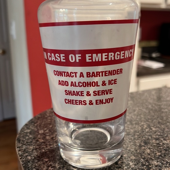 First Aid cocktail shaker - Picture 3 of 7